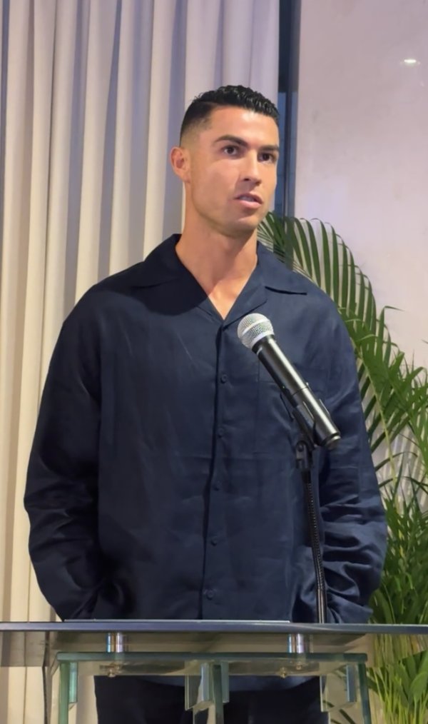 Ronaldo tuyên bố khai trương m