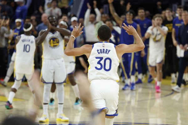 Đồng đội của tôi đang giết tôi