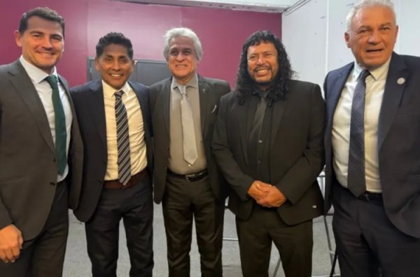 Marca: Casey và những người kh